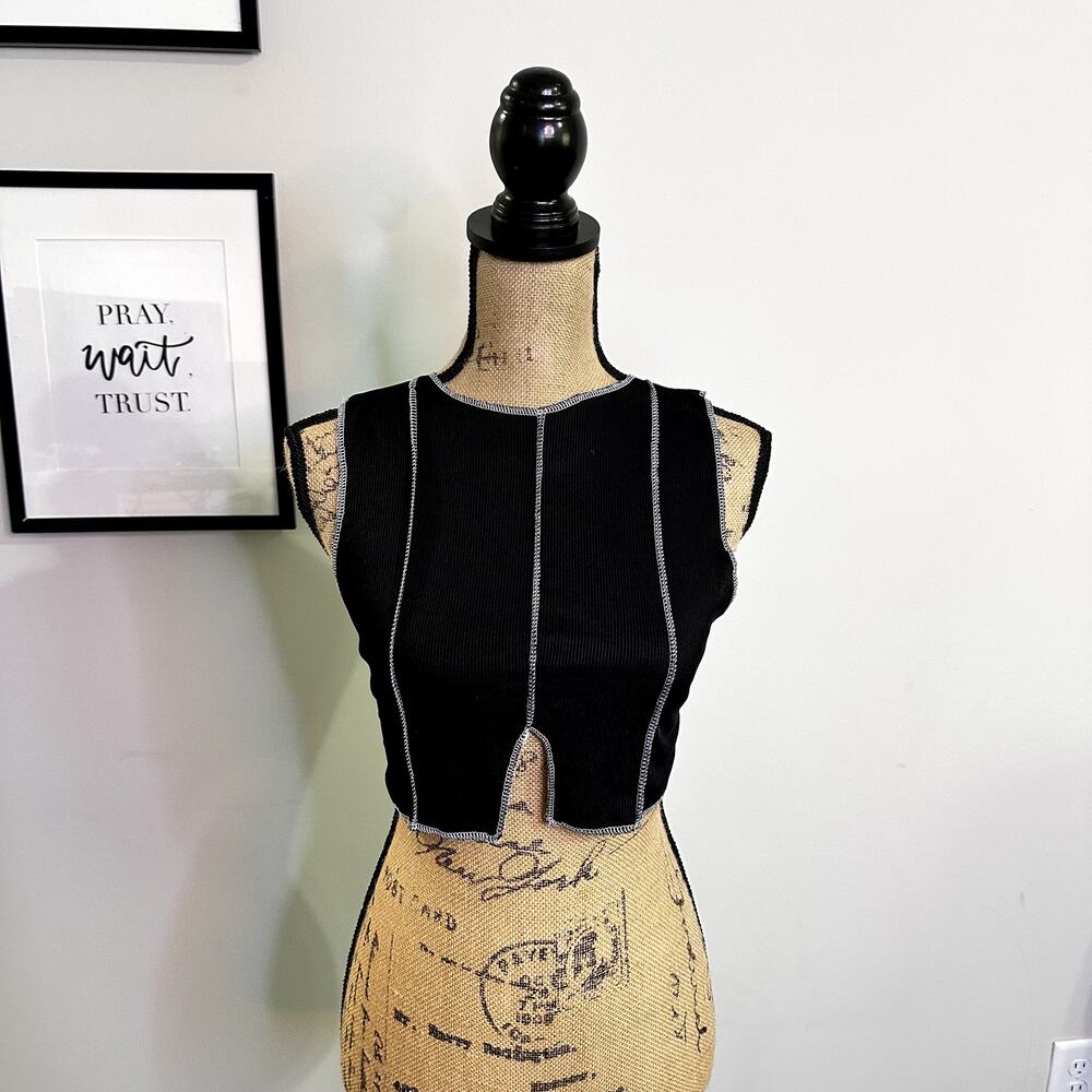 Boohoo Women Size 8 Black Crop Top